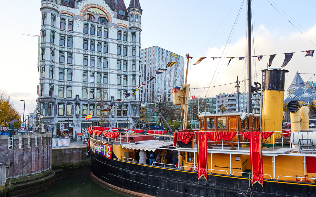 Pakjesboot van Sinterklaas in de Erfgoedhavens
